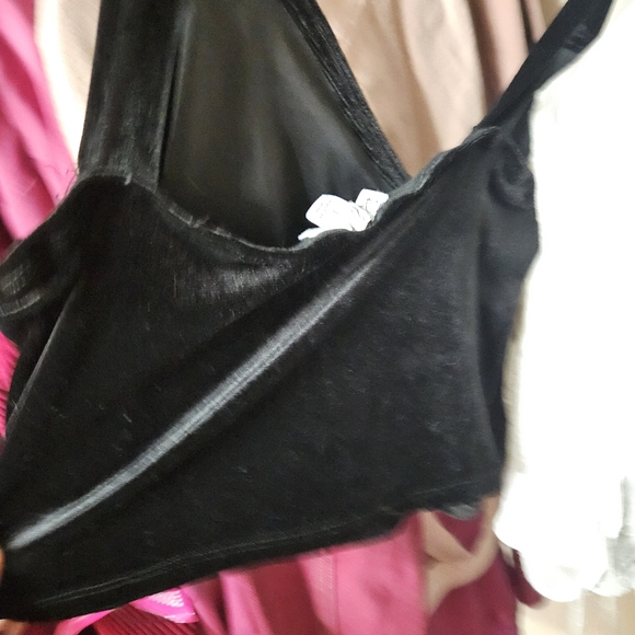 Black Velvet crop top - Picture 2 of 2